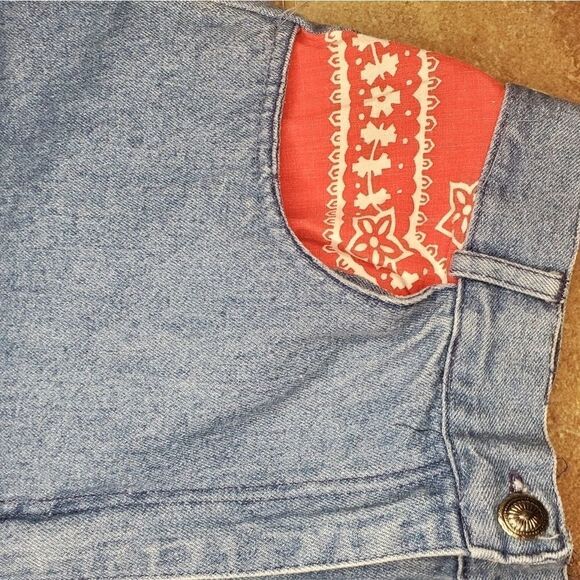 Vintage Best American Clothing co. Junior's High waisted denim shorts. - Picture 7 of 7